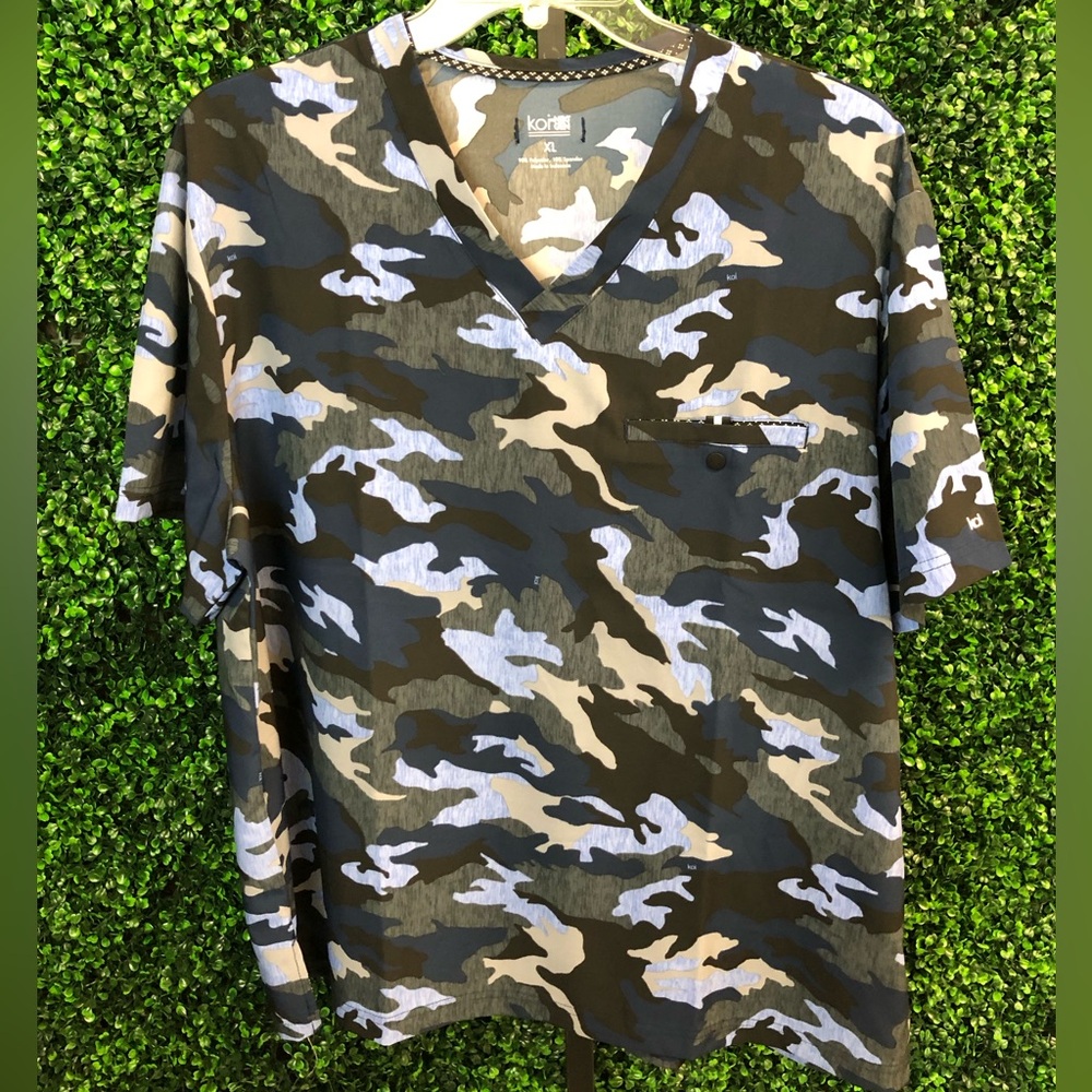 NWT Koi Camo Printed V Neck Womens Scrub Top